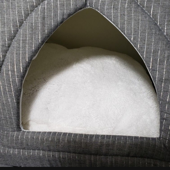 Grey & Silver Pet Bed - Picture 3 of 6